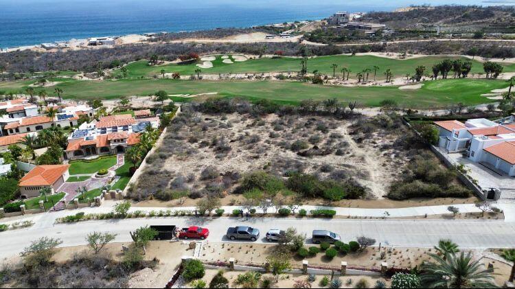 Puerto Los Cabos Fundadores Experience Serenity at Casa Luna.Presented by Custom Homes Mexico, Casa Luna is a masterwork of modern luxury, perfectly positioned along the 8th fairway of the exclusive PLC Fundadores gated community, this ocean – 185 C. Padre Sistiaga, San Jose del Cabo, BS