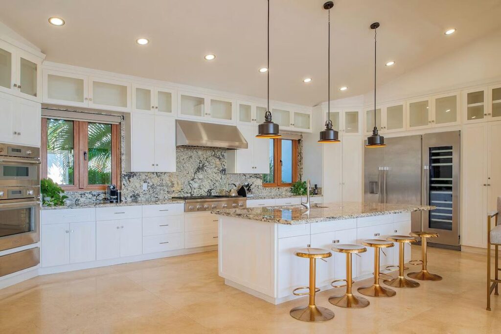 Puerto Los Cabos Fundadores Experience Serenity at Casa Luna.Presented by Custom Homes Mexico, Casa Luna is a masterwork of modern luxury, perfectly positioned along the 8th fairway of the exclusive PLC Fundadores gated community, this ocean for sale