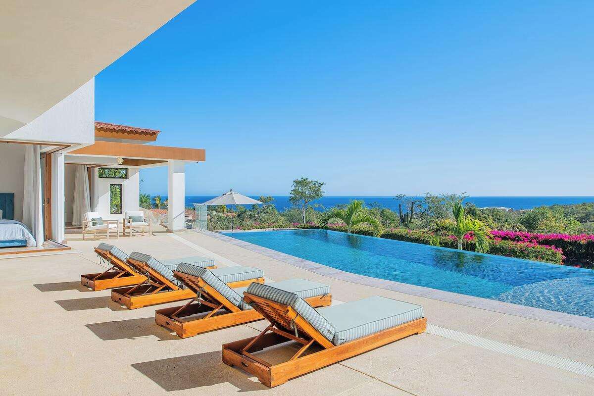 Puerto Los Cabos Fundadores Casa Primavera is a luxurious single-level 8-bedroom villa with stunning ocean and golf course for sale