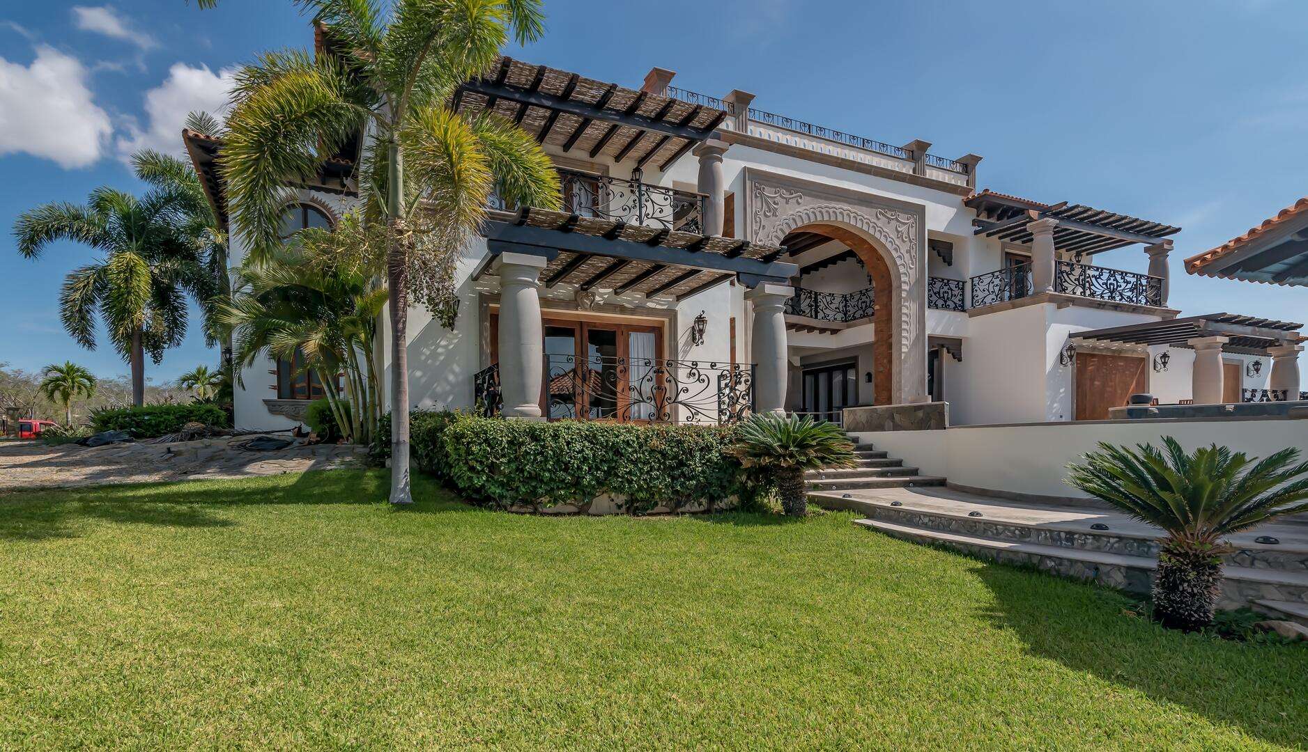 Puerto Los Cabos Fundadores Set within the prestigious, double-gated Fundadores enclave of Puerto Los Cabos, Casa Las Glorias captures sweeping for sale