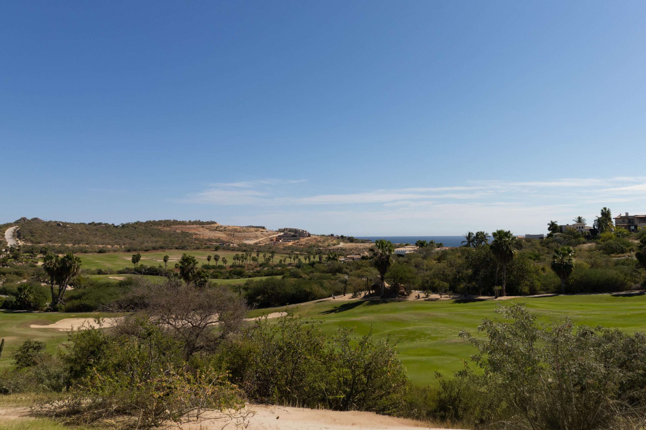 Puerto Los Cabos El Altillo To be completed in April 2026 Altillo 56 is set within the highly secure and exclusive El Altillo , Puerto Los Cabos community, this striking contemporary estate offers an exceptional lifestyle at the intersection of privacy, architecture, and natural beauty. Positioned to capture sweeping golf course for sale